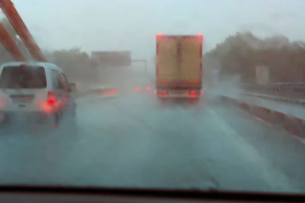 恶劣天气在高速公路上 — 图库照片