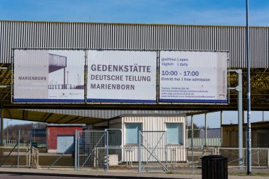 Helmstedt-Marienborn, Almanya-25 Şubat 2017: Tarihi sınır kapısı Müzesi arasında Batı ve Doğu Almanya'da Saksonya-Anhalt.