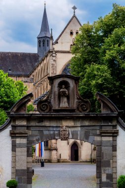 Altenberger Dom Bergischer Dom olarak da adlandırılır ve Almanya'da listelenen manastır kilisesidir.
