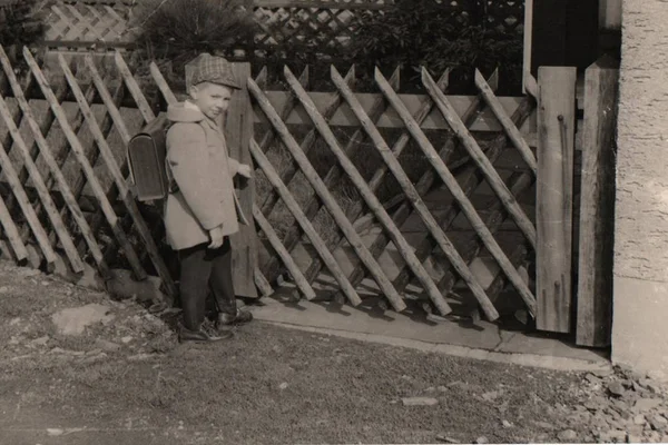 Первый день в школе Anno 1965 — стоковое фото