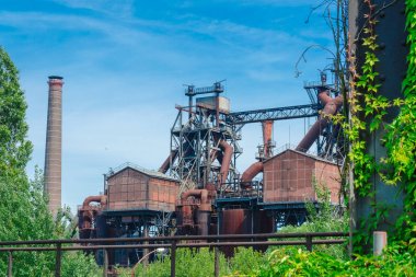 Eski bir endüstriyel tesis genel görünümü