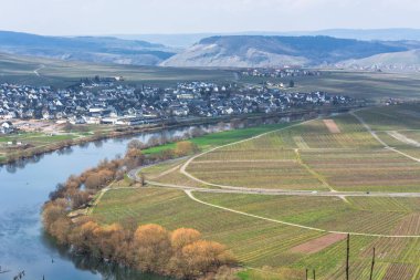  Moselle Vadisi üzerinden panoramik görünüm      