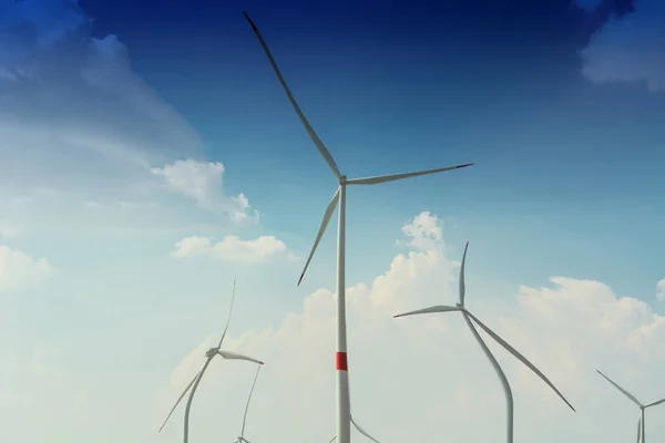 Windgeneratoren mit Verzerrungsfilter — Stockfoto