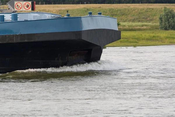 Containerschip aan de Rijn — Stockfoto
