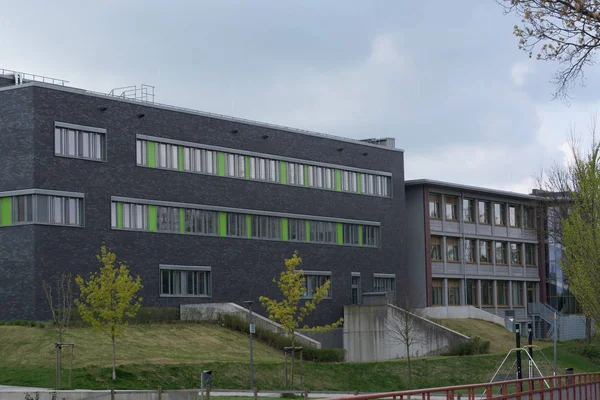 Gran edificio de oficinas moderno — Foto de Stock