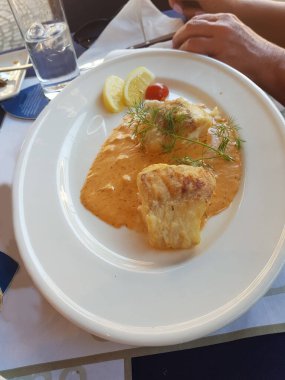 Kızarmış balık filetosu.