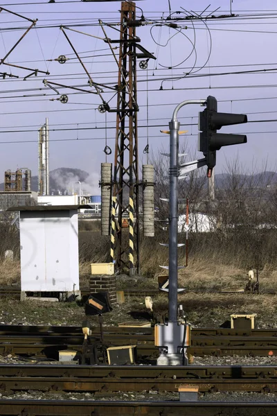 Railway Station met treinen en tracks — Stockfoto