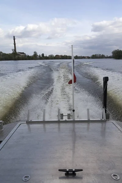 Een snelle politie boot op de rivier — Stockfoto