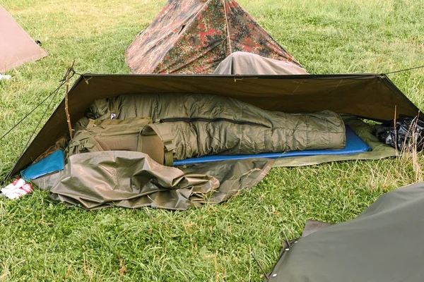 Turistler zorlu seyahate dinlenme