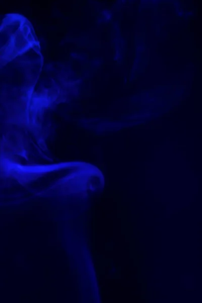 Barevný kouř na černém pozadí — Stock fotografie