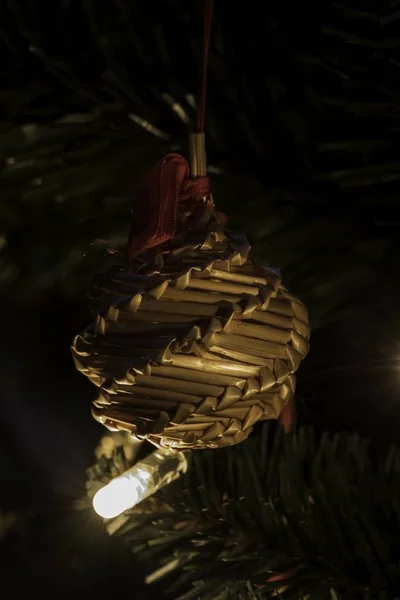 Beautiful ornaments made of straw on a Christmas tree — Stock Photo, Image