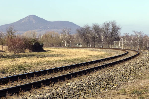 Ferrocarriles en el paisaje de primavera —  Fotos de Stock