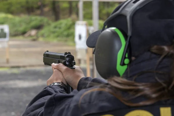 Hedefe ateş çekim polis memuru