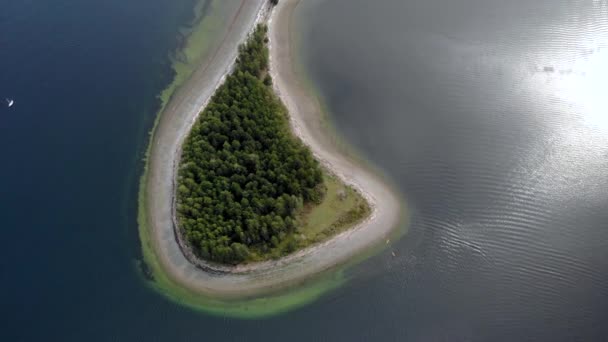 Острів Ванкувер, Ребекка Spit Marine Provincial Park at Quadra Island by Vanver Island British Columbia Canada — стокове відео