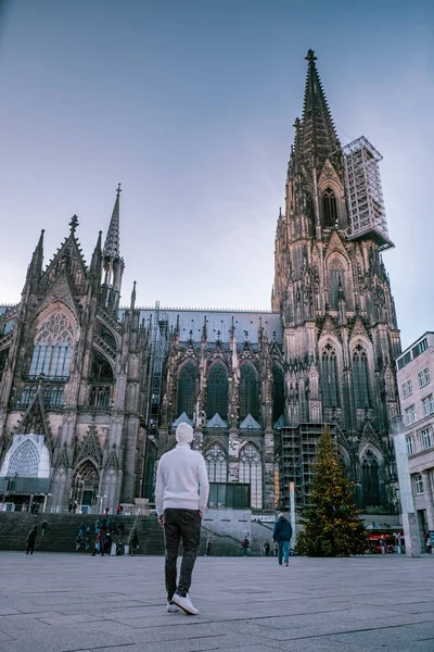 Gençler Almanya 'nın Köln kentini ziyaret ediyor — Stok fotoğraf