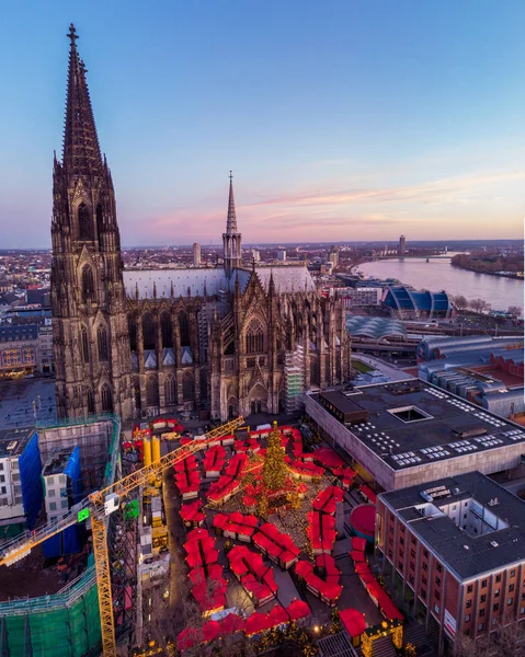Colonia Alemania Mercado de Navidad, vista aérea del dron sobre el río Rin de Colonia Alemania — Foto de Stock
