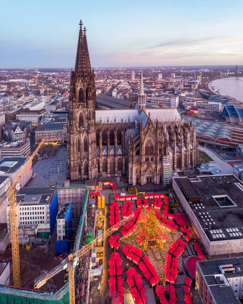 Kölner Weihnachtsmarkt, Drohnen-Blick über den Kölner Rhein — Stockfoto