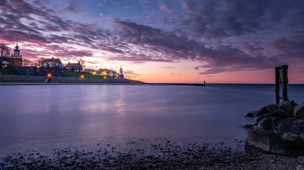 Urk Nederland Europa, zonsopgang in de haven van het kleine vissersdorpje Urk — Stockfoto