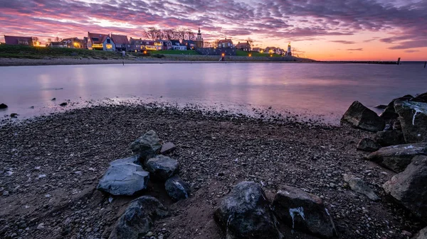 Urk Nederland Europa, zonsopgang in de haven van het kleine vissersdorpje Urk — Stockfoto