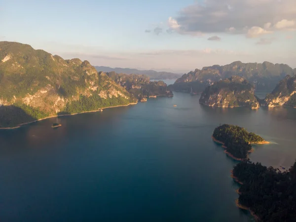 Khao Sok Thaïlande, vue aérienne du drone sur le lac — Photo