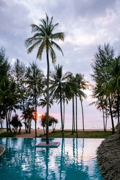 Lyx resort under solnedgången Khao Lak Thailand — Stockfoto