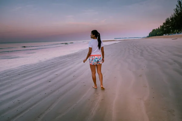 Woman walking on the beach during sunrise in Khao Lak Thailand — 스톡 사진