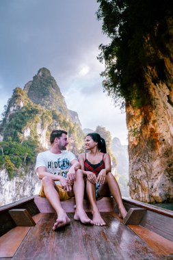 Khao Sok Ulusal Parkı Cheow Lan Barajı, Ratchaprapha Barajı ya da Taylandlı çift Suratthani 'deki Rajaprabha Barajı