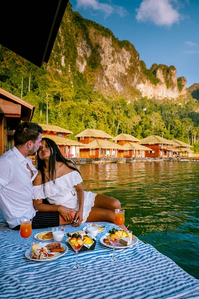 Khao Sok Thailand, couple having breakfast in fron of ther floating bungalow in Khao Sok national park Thailand — 스톡 사진