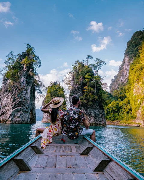 Khao Sok Thailand, couple on vacation in Thailand, men and woman in longtail boat at the Khao Sok national park Thailand — 스톡 사진
