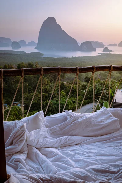 Punto di vista su Phangnga Bay montagna, mare e mangrovie a samet nang lei punto di vista Thailandia Phangnga — Foto Stock