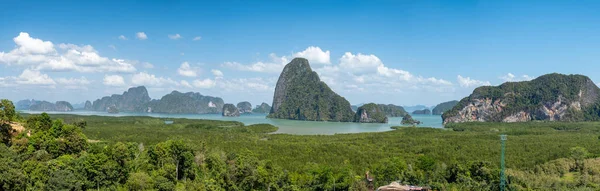 Hermosas islas en la bahía de Samet Nang She mirador Phangnga Bay Tailandia Asia —  Fotos de Stock