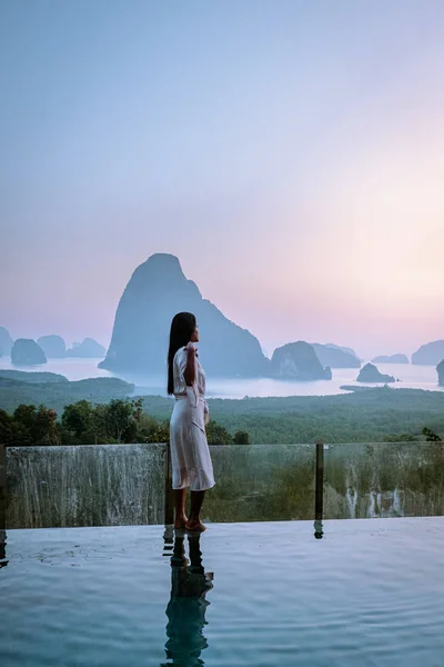 Phangnga Bay Thailand, woman on the edge of an swimming pool watching sunrise Thailand infinity pool — Stock Photo, Image