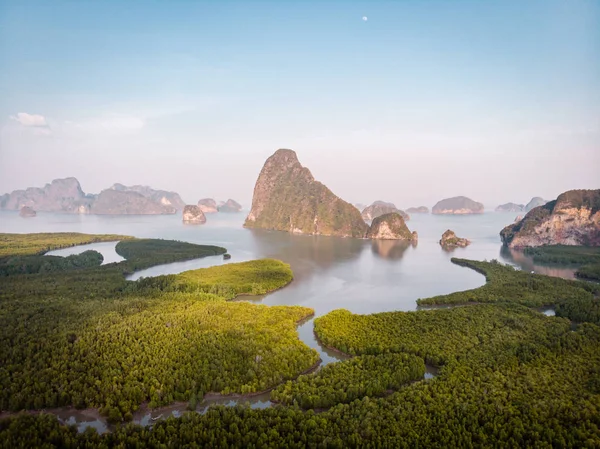 Sunrise Samet Nang She viewpoint Phangnga Bay Таиланд — стоковое фото