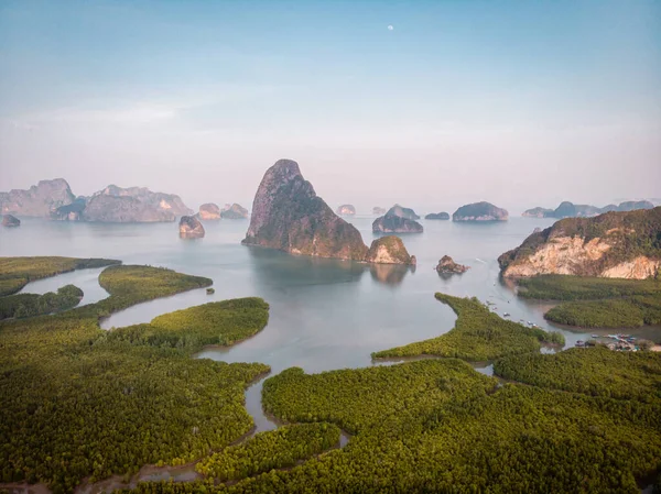 Sunrise Samet Nang She viewpoint Phangnga Bay Таиланд — стоковое фото