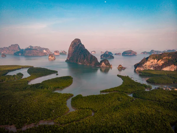 Sunrise Samet Nang She viewpoint Phangnga Bay Таиланд — стоковое фото