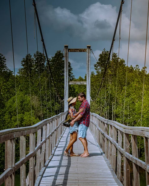 MuKo Chumphon National park,Thailand , couple walking on wooden deck in the park with trees and mangrove in Chumphon Thailand — Stok fotoğraf