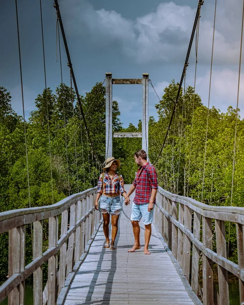 MuKo Chumphon National Park, Thailand, couple walking on wooden deck in the park with trees and mangrove in Chumphon Thailand — стоковое фото