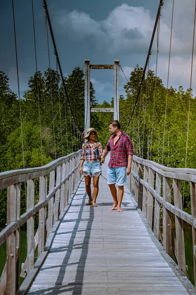 MuKo Chumphon National Park, Thailand, couple walking on wooden deck in the park with trees and mangrove in Chumphon Thailand — стоковое фото