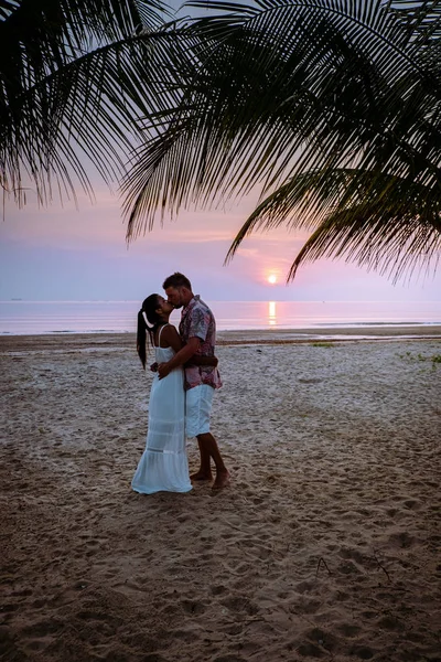 Chumphon Thailand, couple watching sunset on the beach in Thailand — 스톡 사진