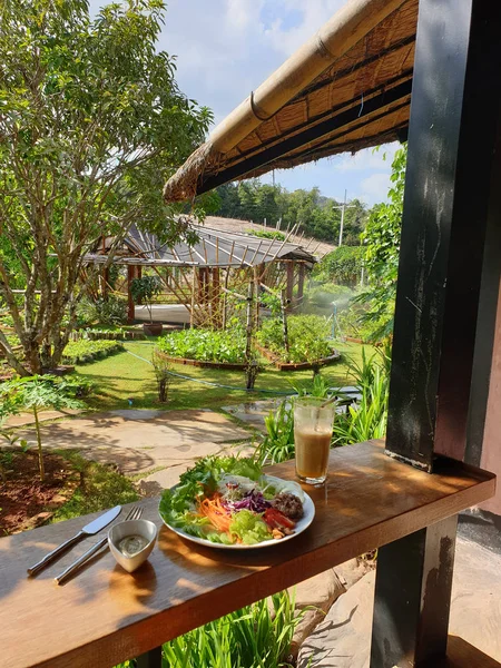 Krabi Ταϊλάνδη Ιανουάριος 2020, Ένα οικολογικό πολυτελές θέρετρο στο Ao Nang whit ένα τροπικό κήπο γύρω από Anana Krabi — Φωτογραφία Αρχείου