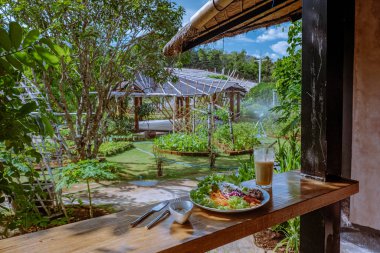 Krabi Tayland Ocak 2020, Ao Nang 'da bir çevre dostu lüks tatil beldesi.