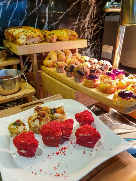 Breakfast buffet in luxury hotel in Thailand, fresh fruit and bread at buffet styl breakfast in hotel — Φωτογραφία Αρχείου