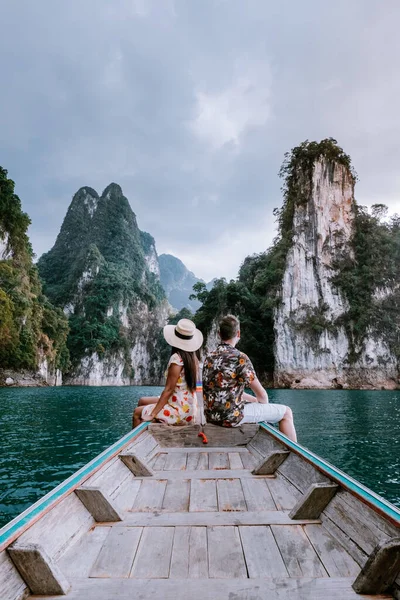 Khao Sok Parc național Thailanda, cuplu în vacanță la parcul Khao Sok Thailanda, cuplu în vacanță în Thailanda — Fotografie, imagine de stoc