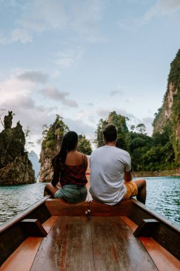 Khao Sok Ulusal Parkı Tayland, Khao Sok Parkı Tayland 'da tatil yapan çift, Tayland' da tatilde olan çift.