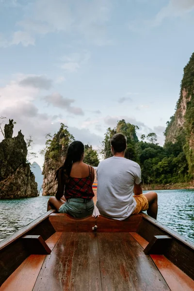 Khao Sok National Park Thailand, couple on vacation at Khao Sok park Thailand, couple on vacation in Thailand — стоковое фото