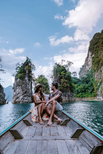 Taman Nasional Khao Sok Thailand, pasangan berlibur di Taman Khao Sok Thailand, pasangan berlibur di Thailand — Stok Foto