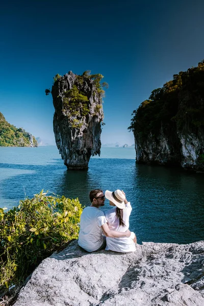 Phangnga Bay Tailandia, James Bond Island Tailandia la gente visita la playa tropical — Foto de Stock