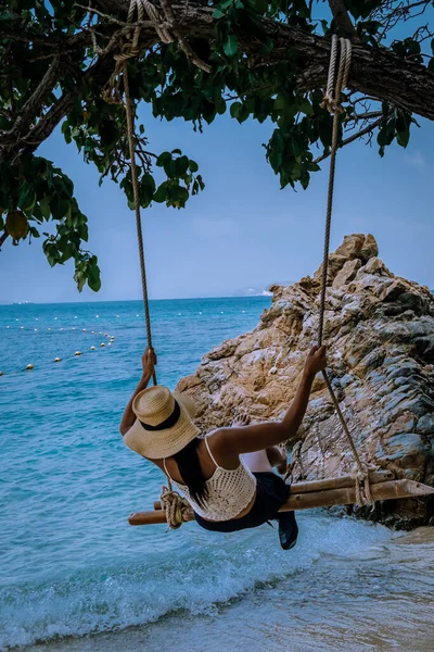 Koh Kham Trat Thailand, people relax on tropical Island Koh Kam Thailand, White beach and coast of the blue sea at Koh kham island at Chonburi Thailand — ストック写真