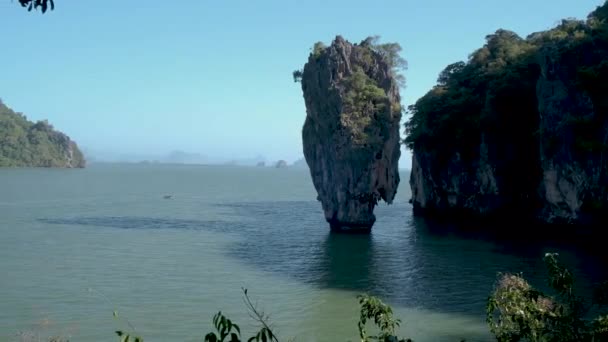 Phangnga Bay Tailândia, James Bond Island Tailândia pessoas visitam a praia tropical — Vídeo de Stock