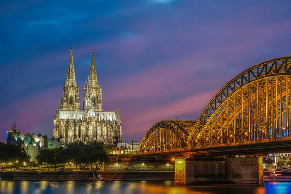 Koln Germany city skyline, Cologne skyline during sunset ,Cologne bridge with cathedral Germany Europe — Stockfoto